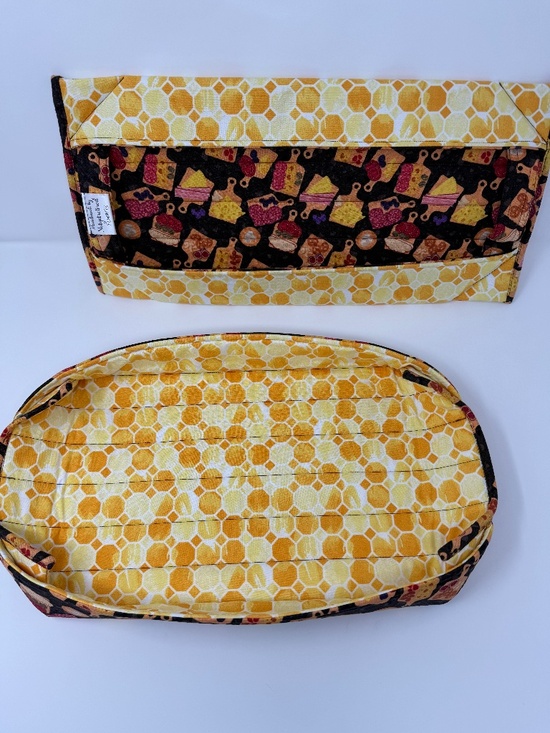 Hand Crafted Other - Hot  dish carrier/cozy for 9 x 13 dish